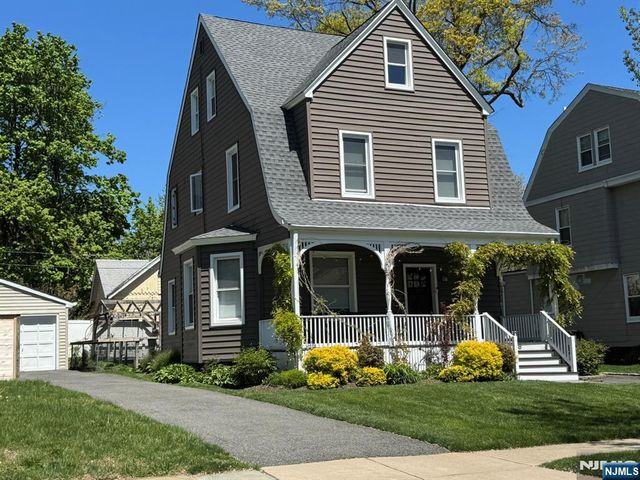 18 Gardiner Place, Montclair, NJ 07042