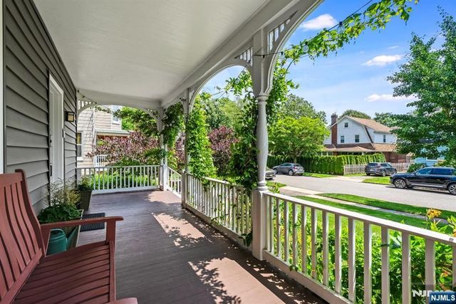 18 Gardiner Place, Montclair, NJ 07042