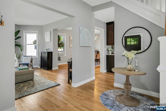 18 Gardiner Place, Montclair, NJ 07042