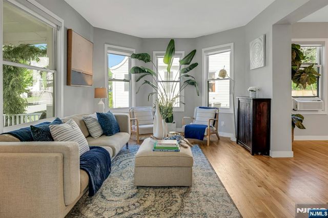 18 Gardiner Place, Montclair, NJ 07042