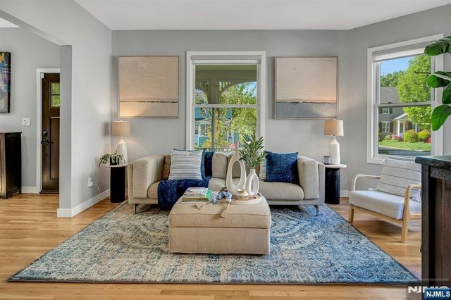 18 Gardiner Place, Montclair, NJ 07042