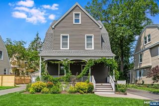 18 Gardiner Place, Montclair, NJ 07042