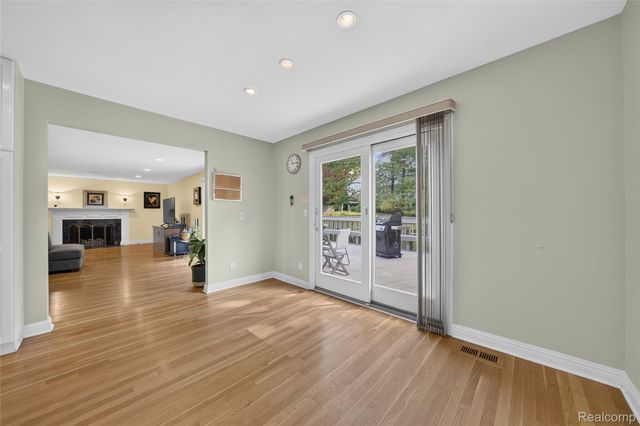 5369 W Bloomfield Lake Road, West Bloomfield Charter Township, MI 48323