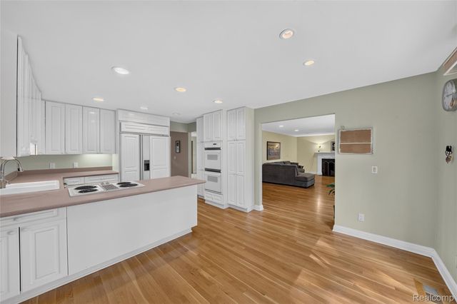 5369 W Bloomfield Lake Road, West Bloomfield Charter Township, MI 48323