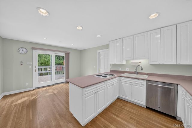 5369 W Bloomfield Lake Road, West Bloomfield Charter Township, MI 48323