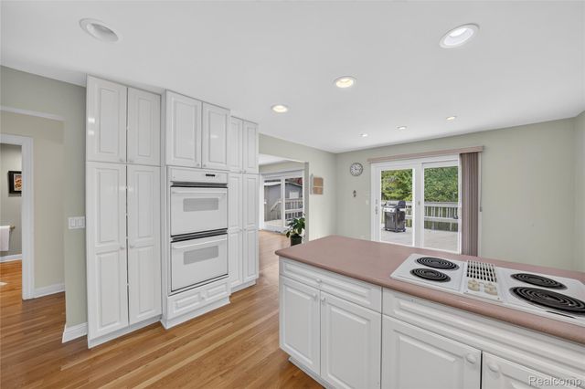 5369 W Bloomfield Lake Road, West Bloomfield Charter Township, MI 48323