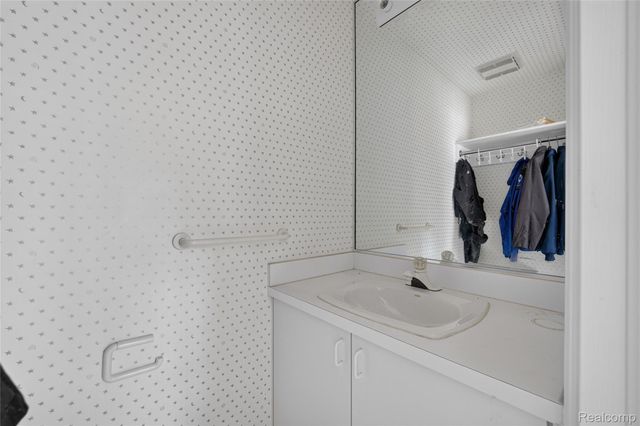 5369 W Bloomfield Lake Road, West Bloomfield Charter Township, MI 48323