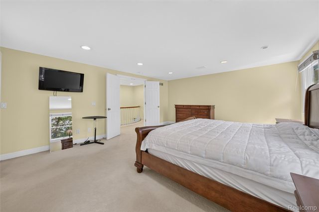 5369 W Bloomfield Lake Road, West Bloomfield Charter Township, MI 48323