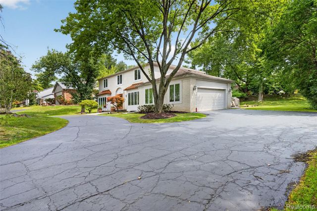 5369 W Bloomfield Lake Road, West Bloomfield Charter Township, MI 48323