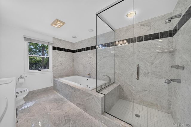 5369 W Bloomfield Lake Road, West Bloomfield Charter Township, MI 48323