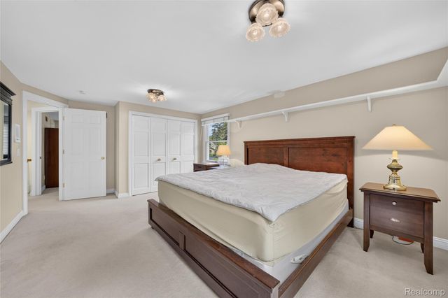 5369 W Bloomfield Lake Road, West Bloomfield Charter Township, MI 48323