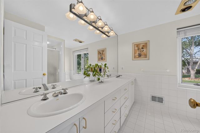 5369 W Bloomfield Lake Road, West Bloomfield Charter Township, MI 48323