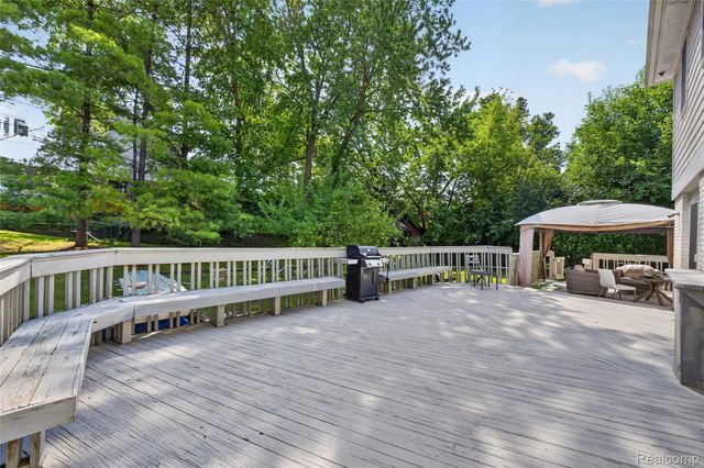 5369 W Bloomfield Lake Road, West Bloomfield Charter Township, MI 48323