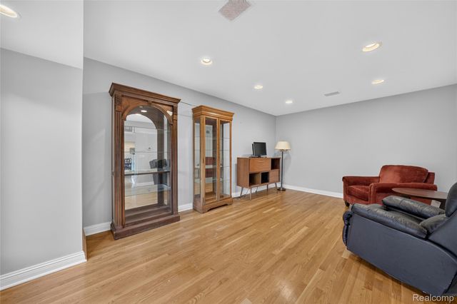 5369 W Bloomfield Lake Road, West Bloomfield Charter Township, MI 48323