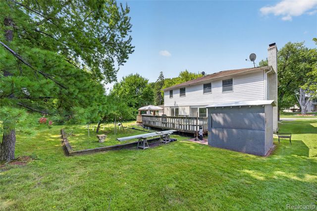 5369 W Bloomfield Lake Road, West Bloomfield Charter Township, MI 48323