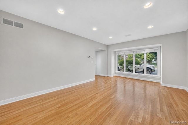 5369 W Bloomfield Lake Road, West Bloomfield Charter Township, MI 48323