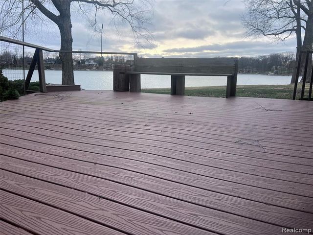 9136 Shinanguag Drive, Goodrich, MI 48438