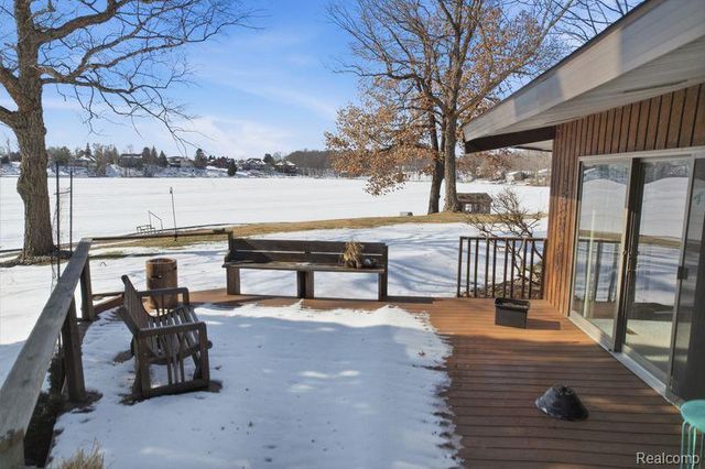 9136 Shinanguag Drive, Goodrich, MI 48438