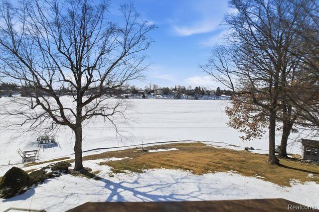 9136 Shinanguag Drive, Goodrich, MI 48438