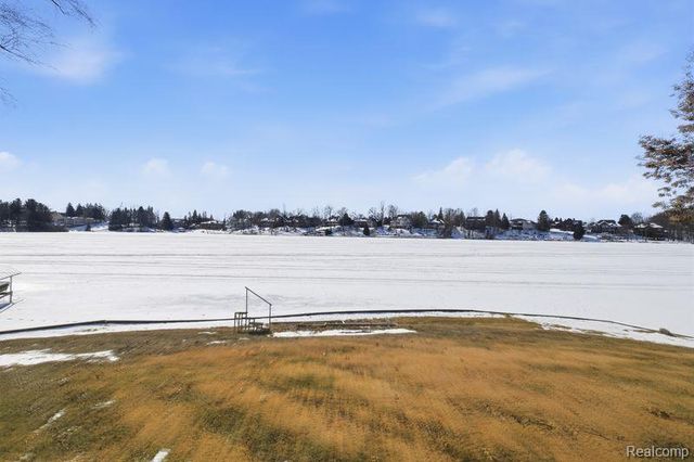 9136 Shinanguag Drive, Goodrich, MI 48438