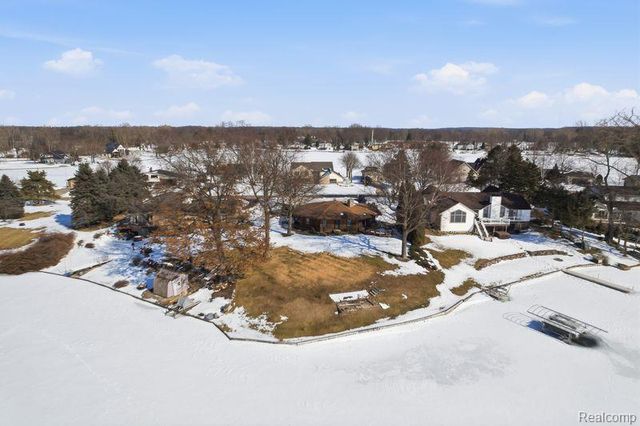 9136 Shinanguag Drive, Goodrich, MI 48438