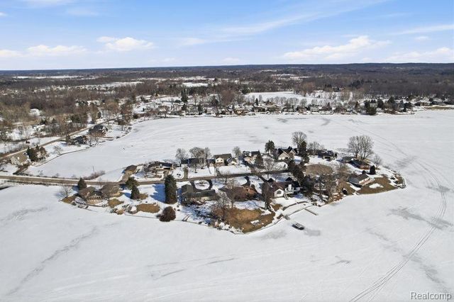 9136 Shinanguag Drive, Goodrich, MI 48438