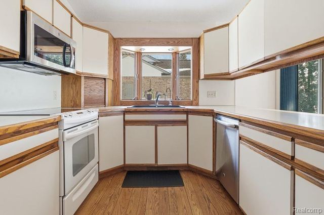 9136 Shinanguag Drive, Goodrich, MI 48438