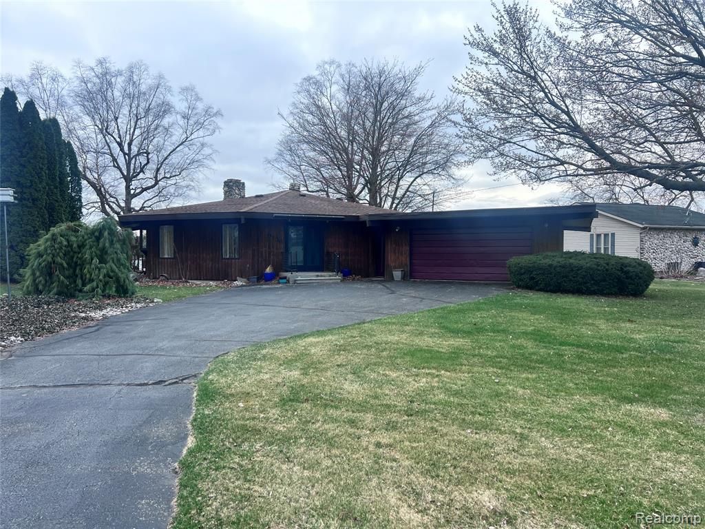 9136 Shinanguag Drive, Goodrich, MI 48438