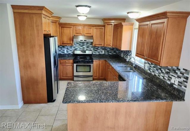 33201 Glengary Court, Sterling Heights, MI 48310