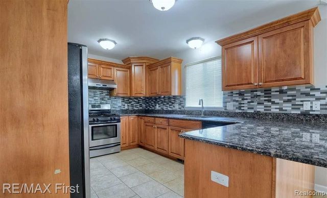 33201 Glengary Court, Sterling Heights, MI 48310