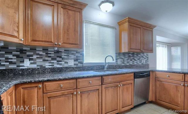 33201 Glengary Court, Sterling Heights, MI 48310