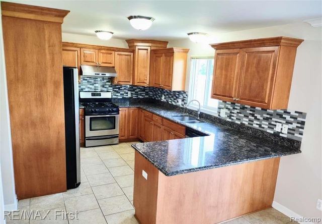 33201 Glengary Court, Sterling Heights, MI 48310