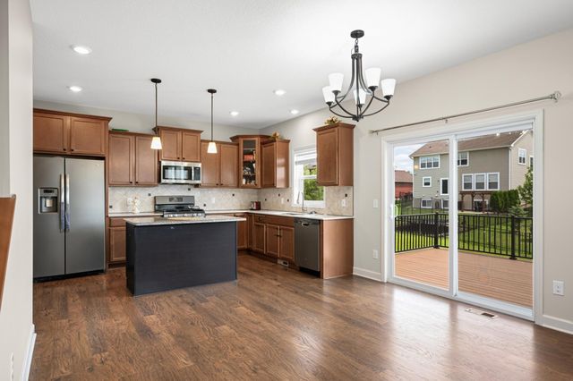 19250 Indora Trail, Lakeville, MN 55044