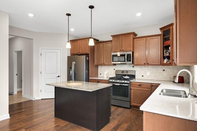 19250 Indora Trail, Lakeville, MN 55044