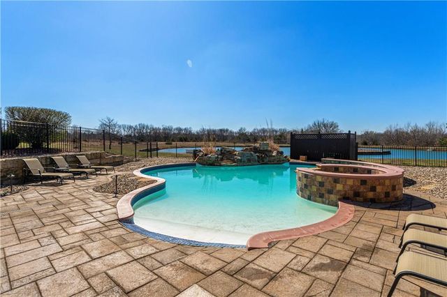 2343 N 600th Road, Edgerton, KS 66021