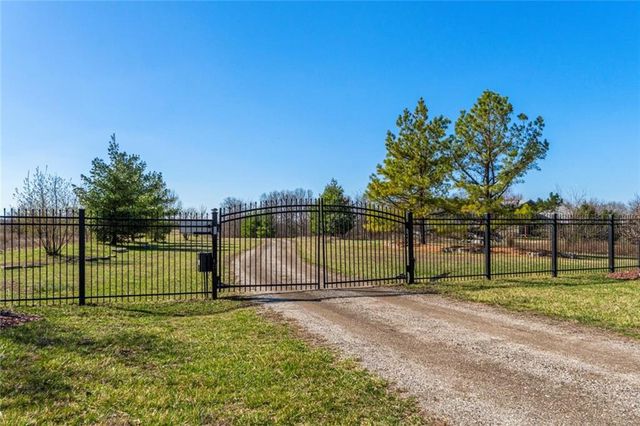 2343 N 600th Road, Edgerton, KS 66021