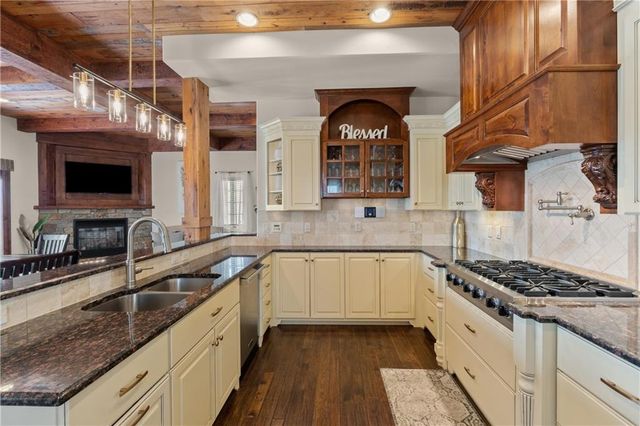 2343 N 600th Road, Edgerton, KS 66021