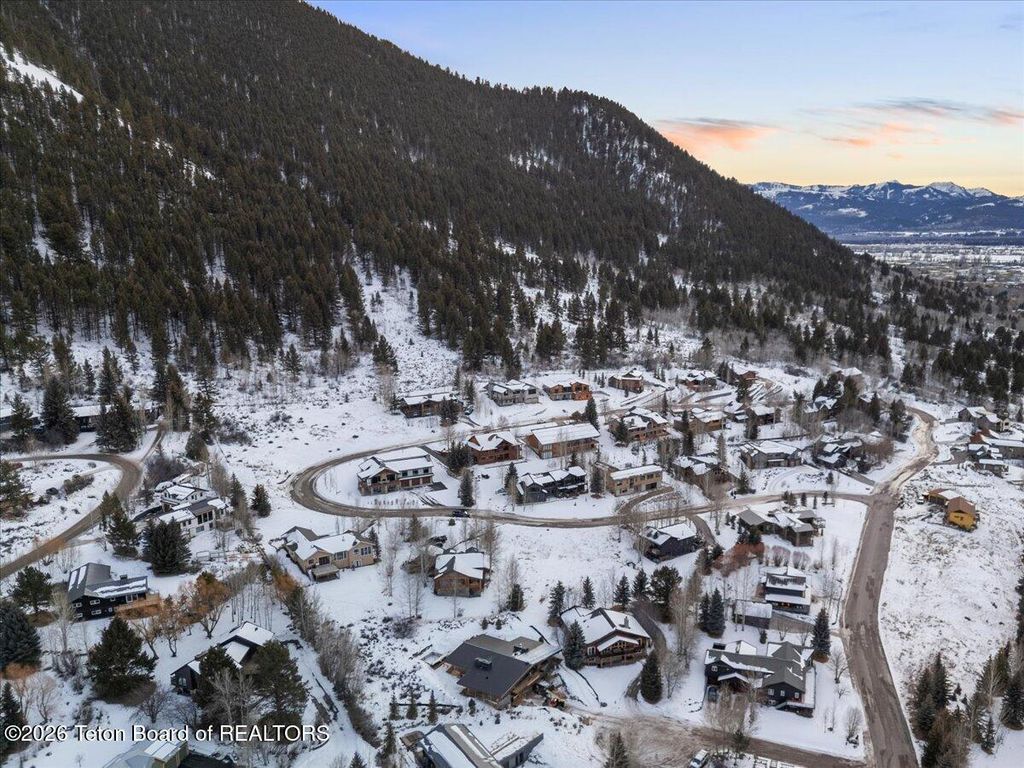 646 LARIAT Loop, Jackson, WY 83001 photo 25