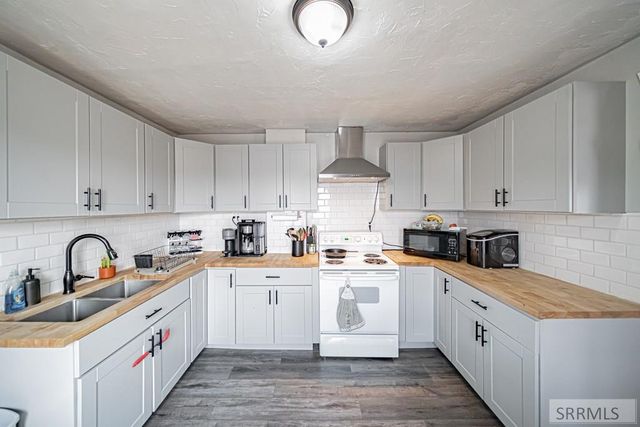 27 N 950 W, Blackfoot, ID 83221