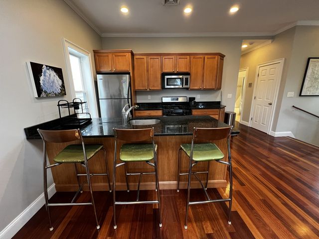 10 Bristol St. 3, Cambridge, MA 02141
