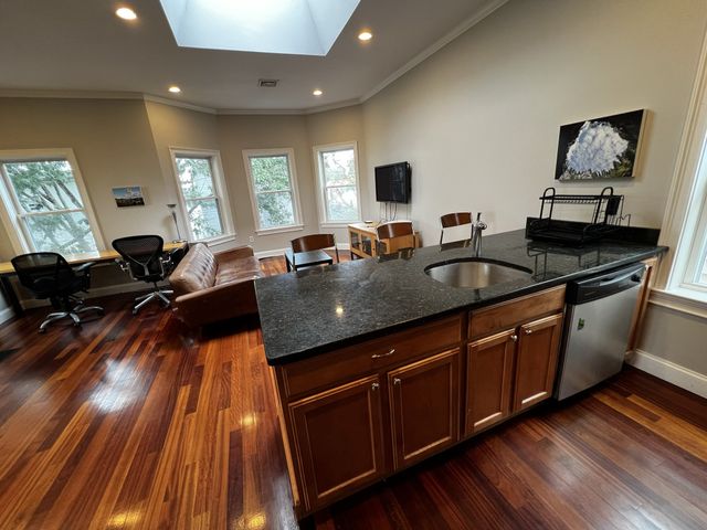 10 Bristol St. 3, Cambridge, MA 02141