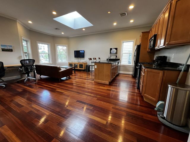 10 Bristol St. 3, Cambridge, MA 02141