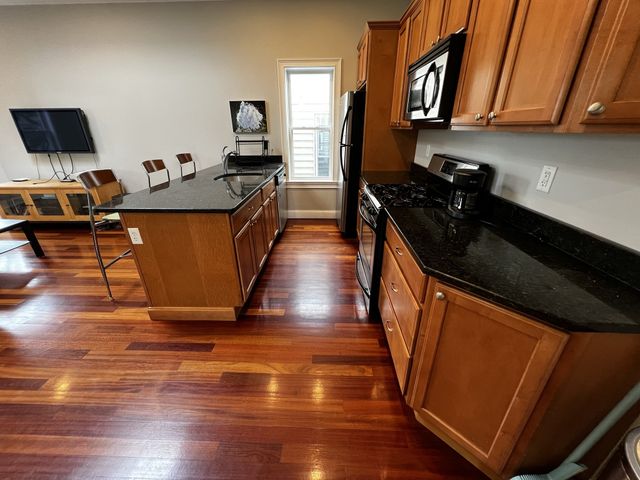 10 Bristol St. 3, Cambridge, MA 02141