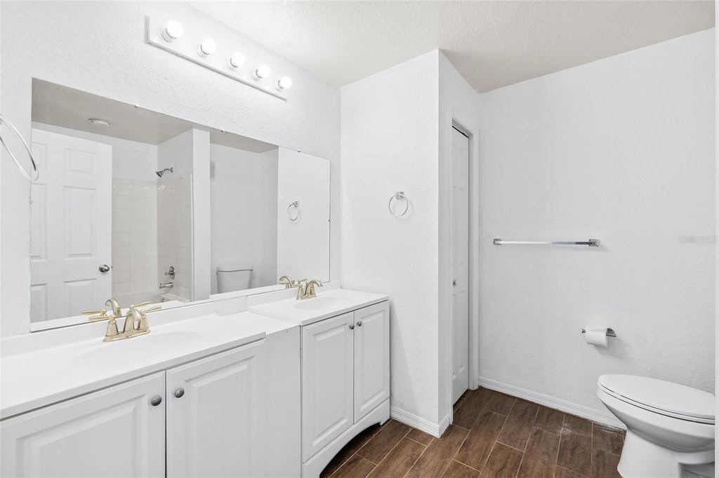 Image 25 of property listing at 18001 RICHMOND PLACE DRIVE 835, Tampa, FL 33647