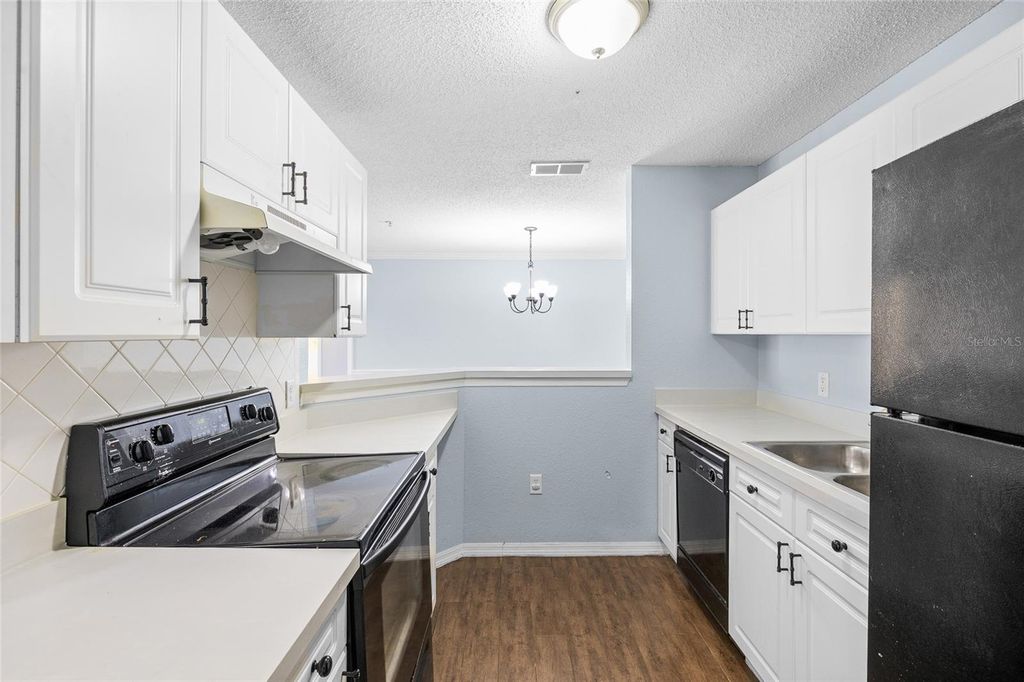 Image 9 of property listing at 18001 RICHMOND PLACE DRIVE 835, Tampa, FL 33647