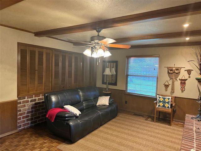 1800 N RollingRidge Avenue, Bethany, OK 73008