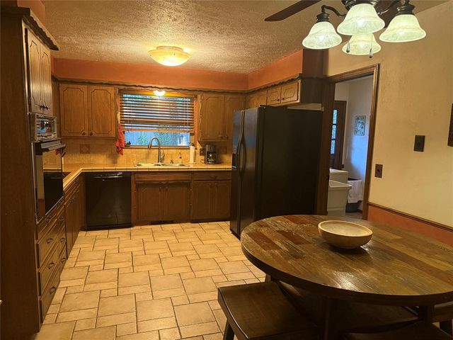 1800 N RollingRidge Avenue, Bethany, OK 73008