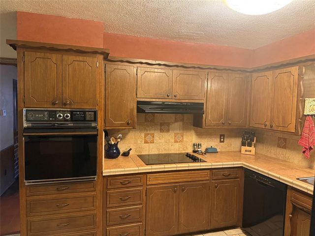 1800 N RollingRidge Avenue, Bethany, OK 73008
