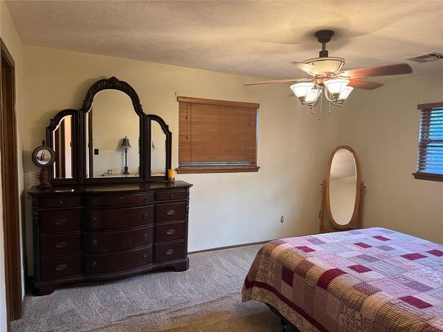 1800 N RollingRidge Avenue, Bethany, OK 73008