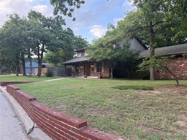 1800 N RollingRidge Avenue, Bethany, OK 73008